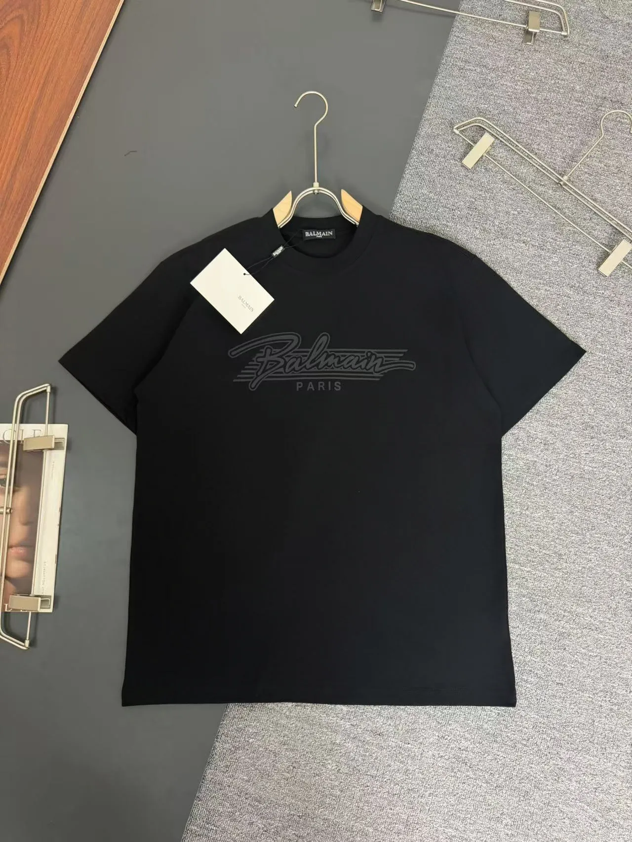 Balmain Balmain g-gram heavy cotton T-shirt, thick Breathable loose fit, printed logo design, spring and summer New Arrival round neck fashionable short-sleeved T-shirt, comfortable against the skin, durable and easy to wear, meticulous original craftsmanship, a must-have for casual Versatile Color: Black White Sizes: S M L XL XXL